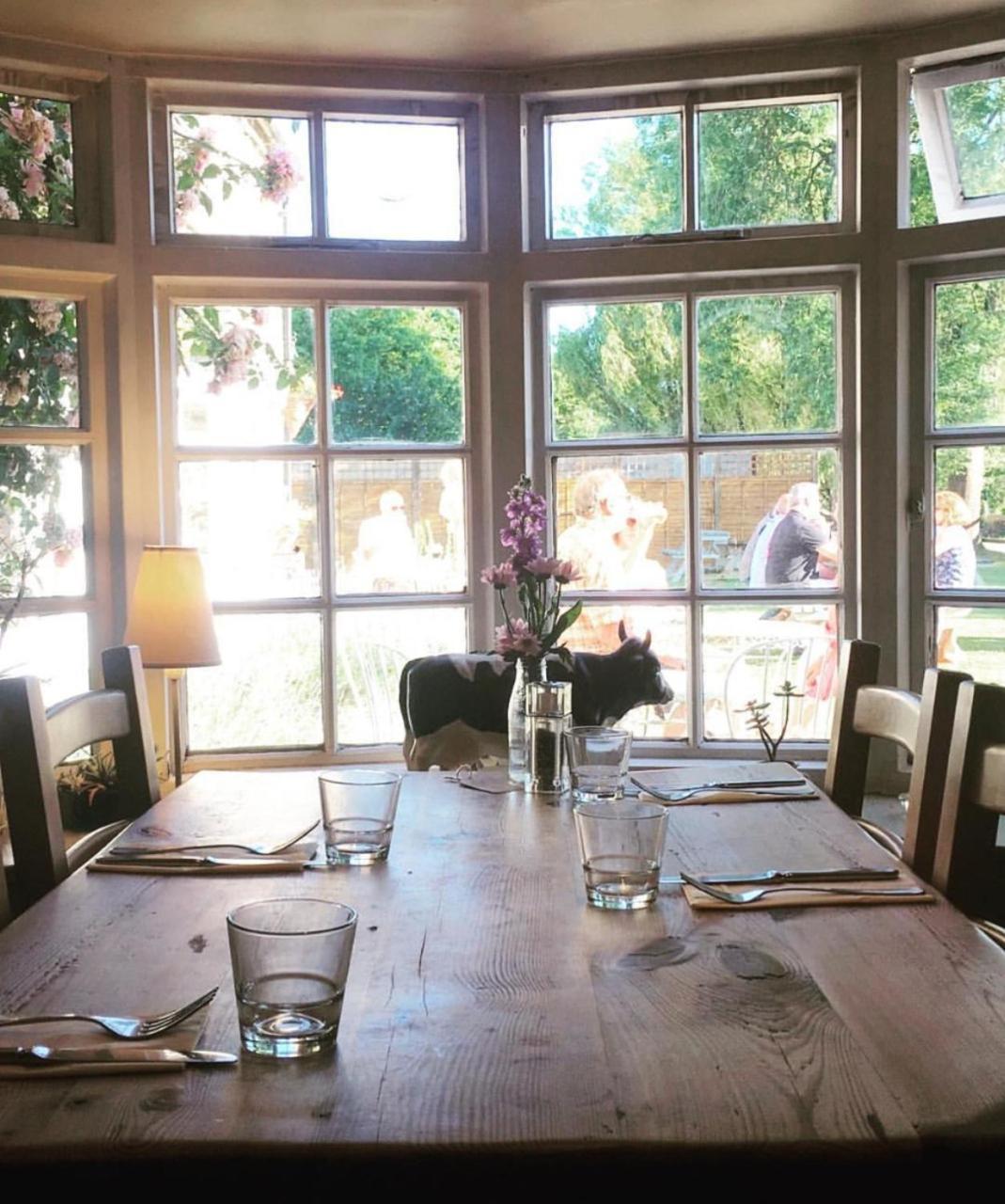 Bed and Breakfast The Old Spotted Cow à Marston Meysey Extérieur photo